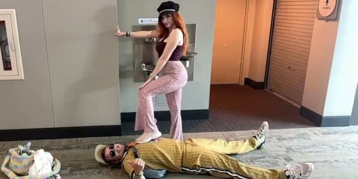 Мэддисон лег под Amouranth на TwitchCon