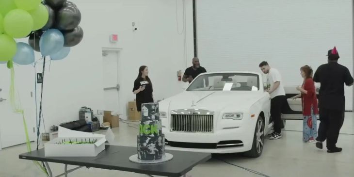 «Twitch бы так никогда не сделала» — владелец Kick подарил стримеру Адину Россу Rolls-Royce за $700 тысяч