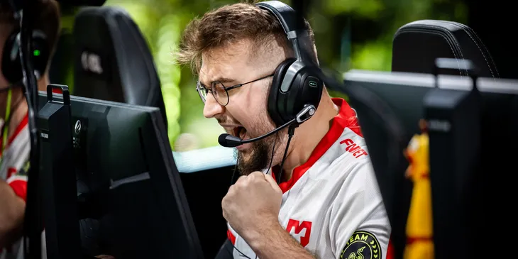 Аналитики уверены в победе MOUZ над Complexity на EPL S20