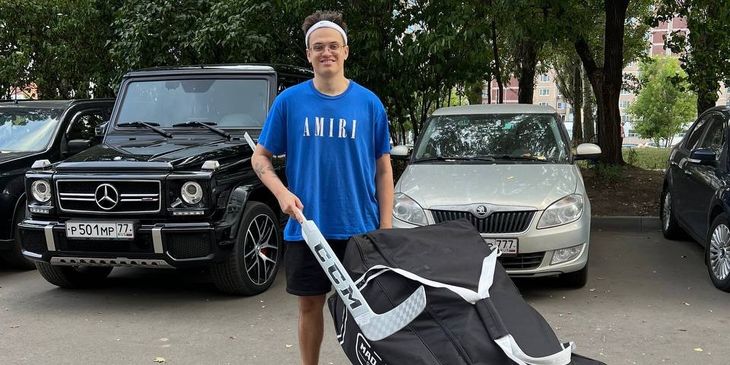 Александр Овечкин подарил Buster хоккейную форму за ₽700 тысяч