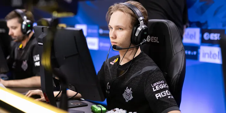 M0NESY прокомментировал решение broky встать AFK и не доигрывать раунд против Team Spirit