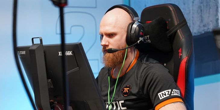 Fnatic разгромила Complexity Gaming в группе B на YaLLa Compass 2024