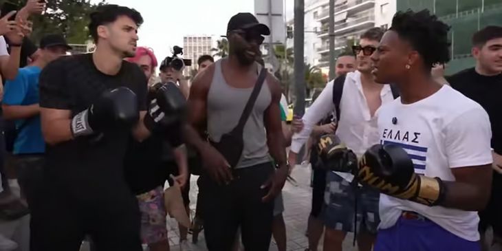 IShowSpeed устроил боксёрский поединок с фанатом на улице в Греции