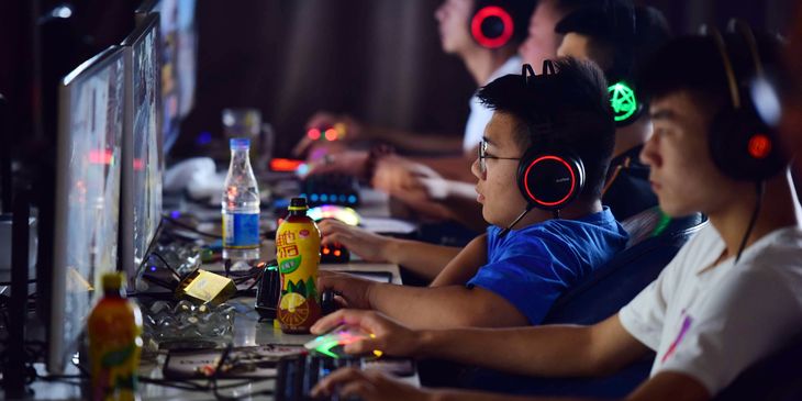 Исследование: подростки в Китае не стали меньше играть в видеоигры, несмотря на ограничения властей