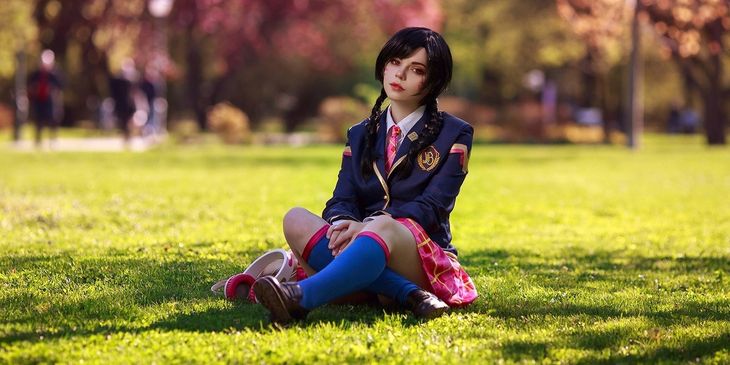 Школьница D.Va — косплей на персонажа Overwatch