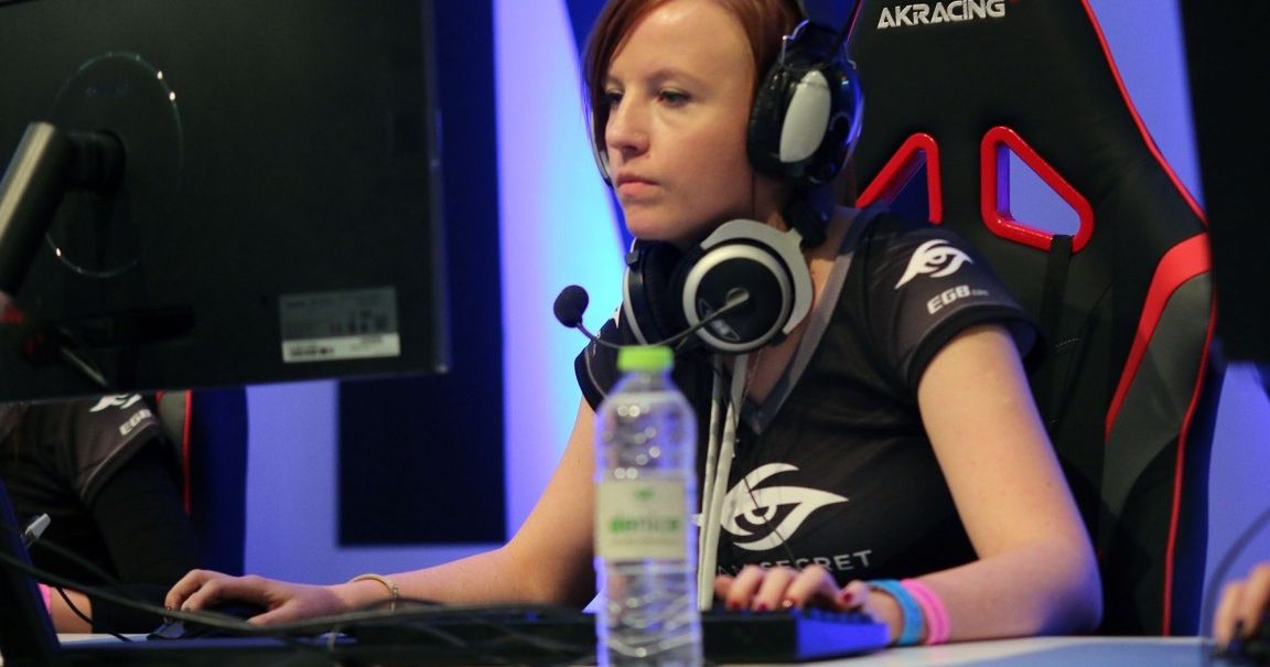 Female cs2. Vilga CS go. Вилга киберспортсменка.