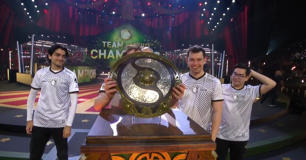 Гранд мастер дота 2. Eswc. Гранд дота 2. Дота 2 ранг грандмастер. Инвокер 25 тир.