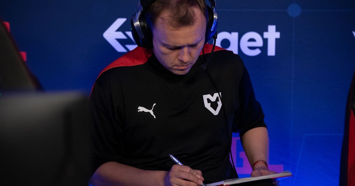 Тренер mouz. Тренер mouz CA go. Тренер mouz 2022. Тренер mouz sycrone.