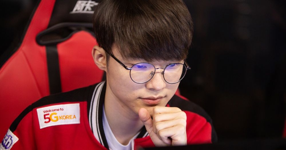 Faker pro. Faker корейский спортсмен фото.