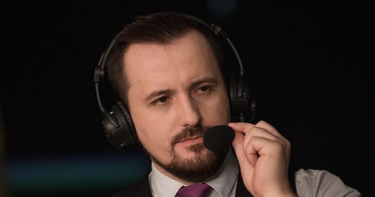 Dota 2 jam фразы. Джем дота 2. Dota 2 цитаты. Женщина комментатор дота 2. Dota 2 jam фразы.