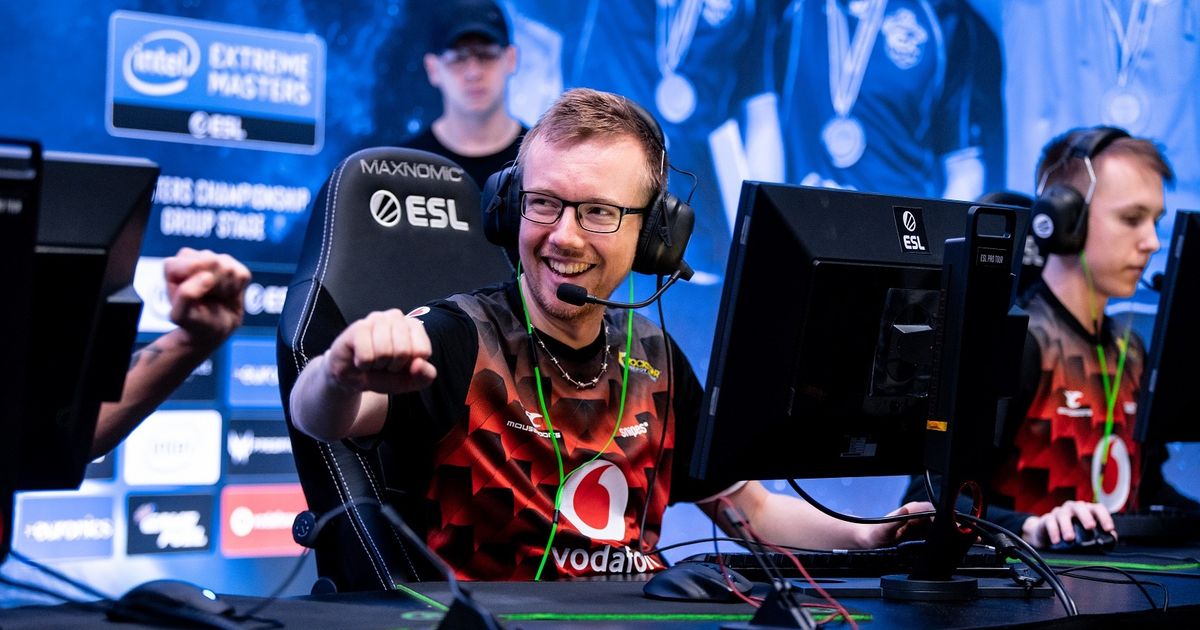 Ecstatic mouz nxt. CHRISJ КС го. Киберспорт КС го 2022. Mouz Liquid КС го. Тренер mouz.